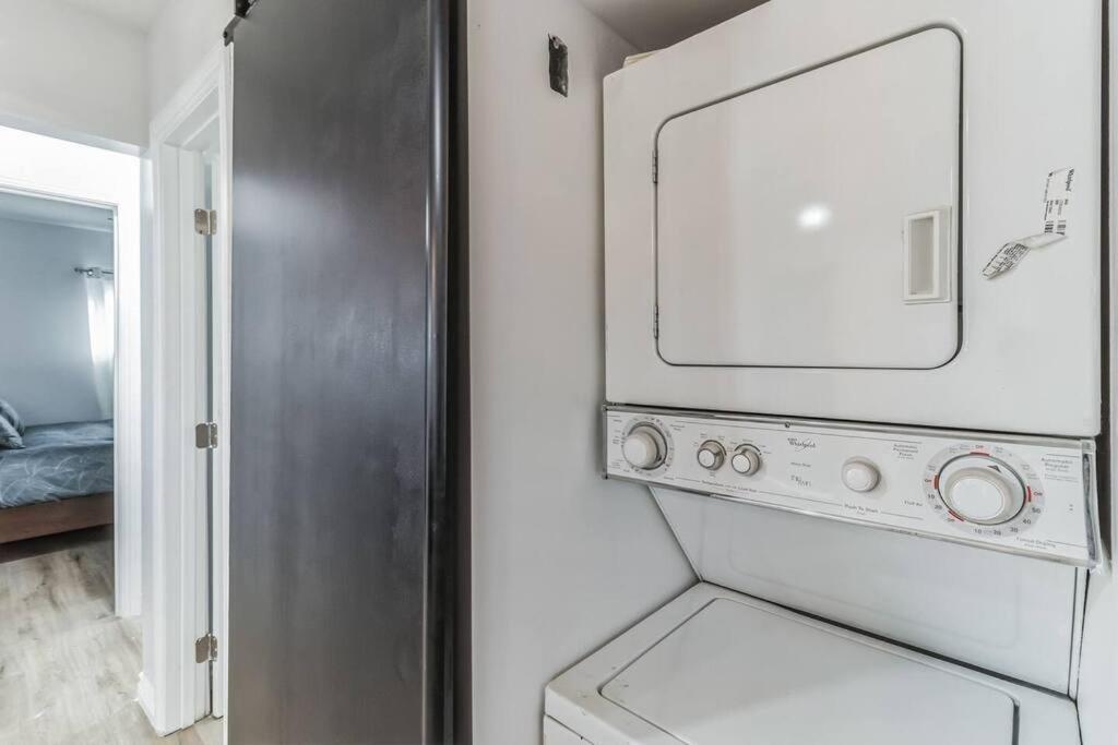 Modern City Ranch 3 Bdrm Family Home Access By Dirt Road Palmdale Eksteriør billede