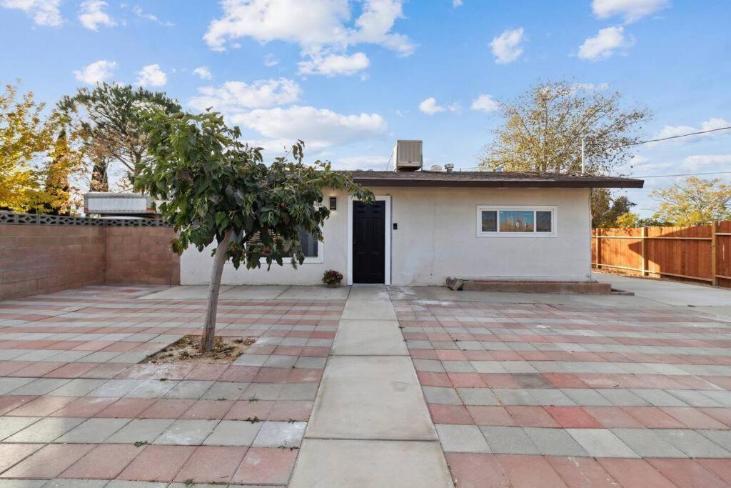 Modern City Ranch 3 Bdrm Family Home Access By Dirt Road Palmdale Eksteriør billede