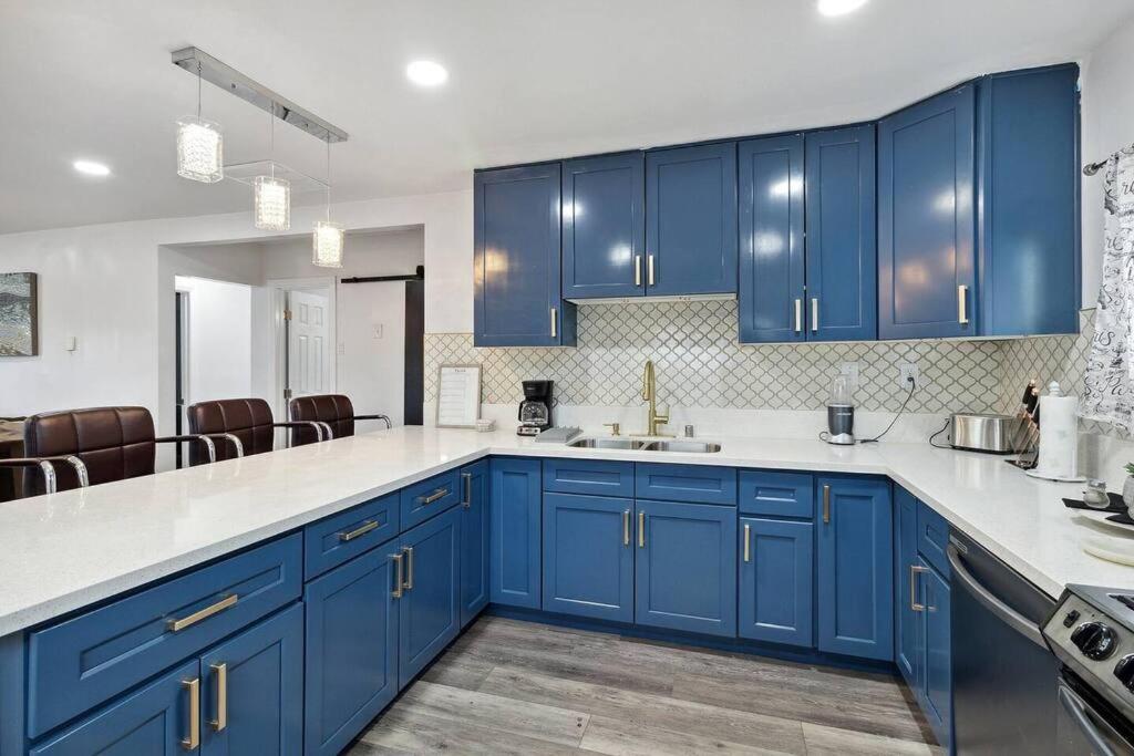 Modern City Ranch 3 Bdrm Family Home Access By Dirt Road Palmdale Eksteriør billede