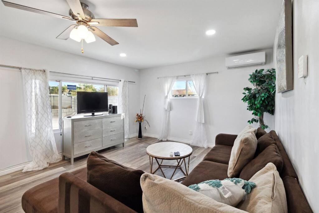 Modern City Ranch 3 Bdrm Family Home Access By Dirt Road Palmdale Eksteriør billede