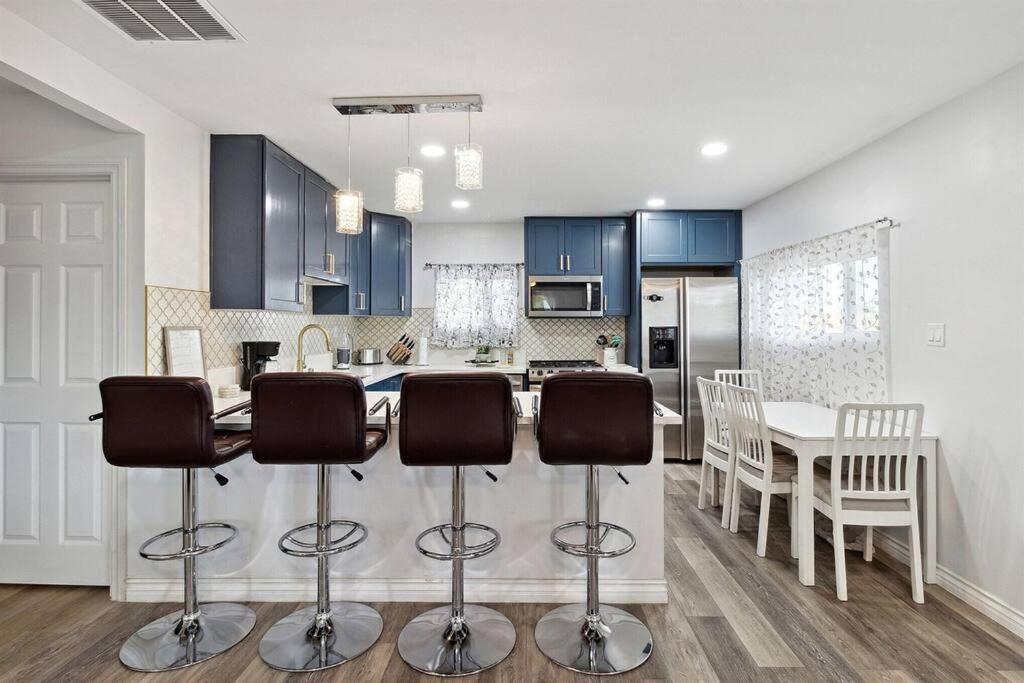 Modern City Ranch 3 Bdrm Family Home Access By Dirt Road Palmdale Eksteriør billede