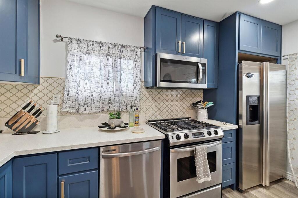 Modern City Ranch 3 Bdrm Family Home Access By Dirt Road Palmdale Eksteriør billede