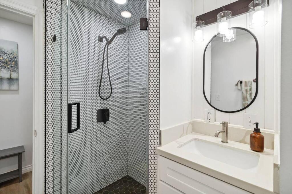 Modern City Ranch 3 Bdrm Family Home Access By Dirt Road Palmdale Eksteriør billede