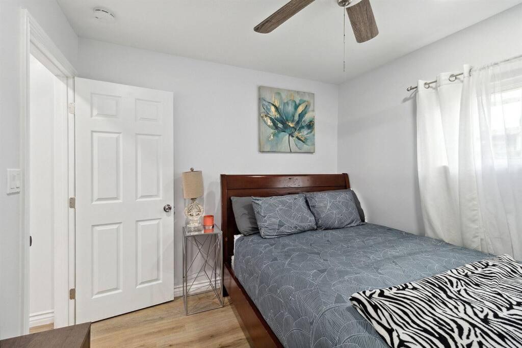 Modern City Ranch 3 Bdrm Family Home Access By Dirt Road Palmdale Eksteriør billede
