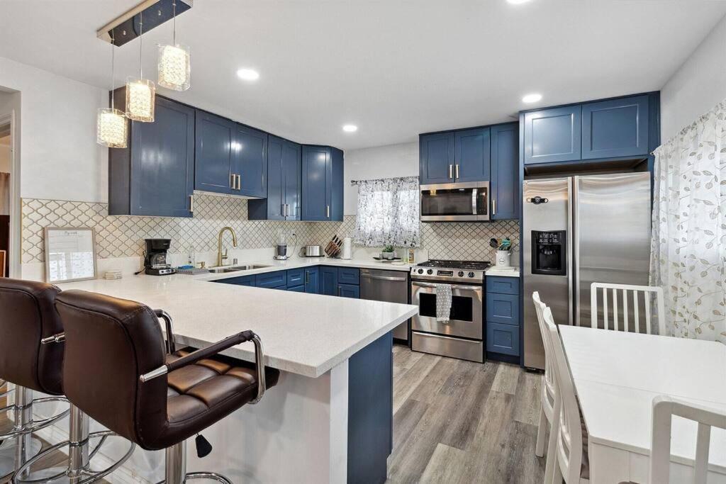 Modern City Ranch 3 Bdrm Family Home Access By Dirt Road Palmdale Eksteriør billede