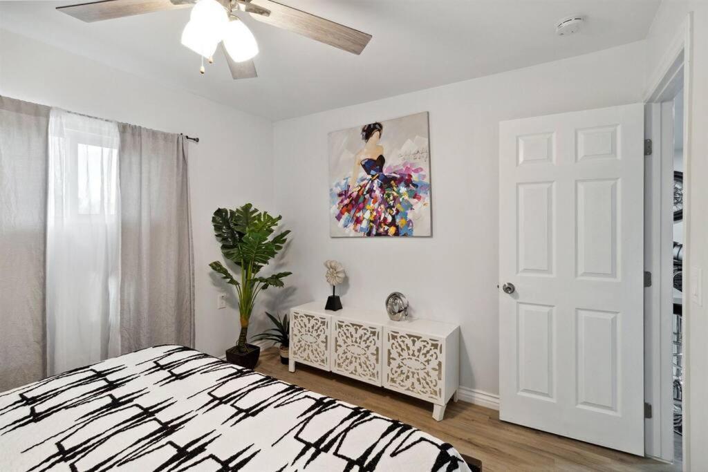 Modern City Ranch 3 Bdrm Family Home Access By Dirt Road Palmdale Eksteriør billede